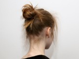 10-trendy-ballerinas-inspired-messy-bun-hairstyles-4