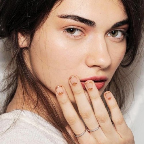 11 Fabulous Golden Manicure Ideas To Try Now