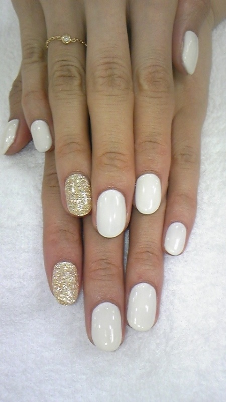 Picture Of fabulous golden manicure ideas to try now  5