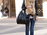 15 Fall Outfit Ideas With Faux Fur Stoles11