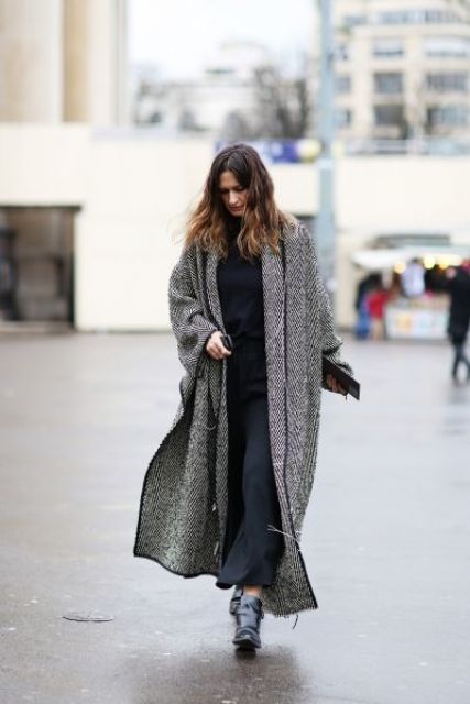 Fashionable Outfits With A Long Coat For This Fall