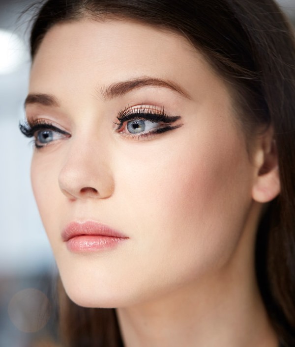 Picture Of fresh and creative ways to makeup your eyes with eyeliner  1