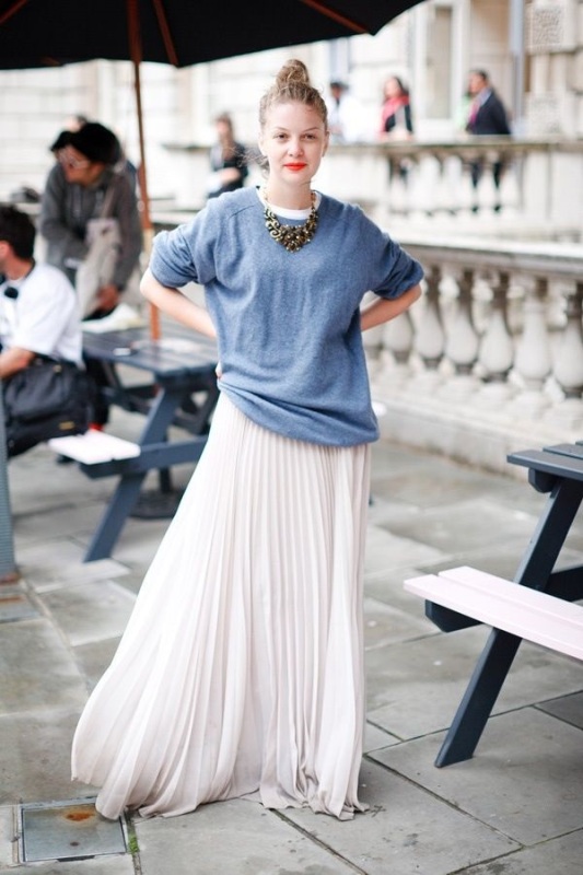 Fabulous ways to wear full and sassy maxi skirts this fall  2