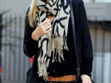 19-cool-ideas-to-wear-a-scarf-stylishly-this-spring-15