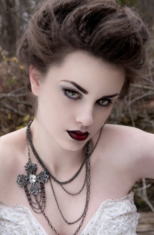 Spooky yet chic and stylish halloween hairstyles ideas  1