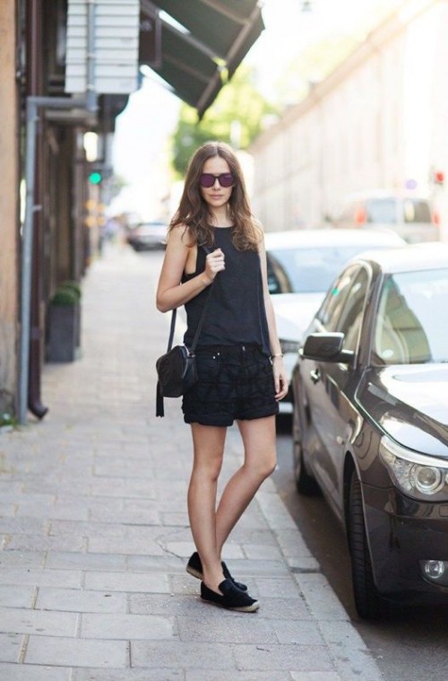Cool Ways To Rock Dark Colors In The Summer