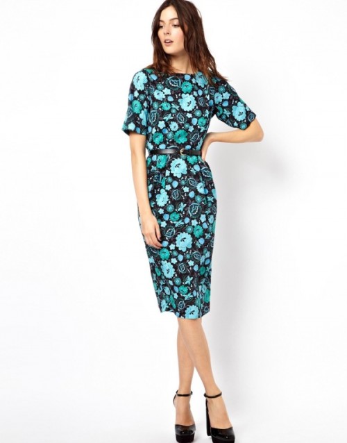 a dark floral fitting midi dress with short sleeves and black platform shoes