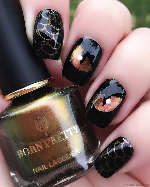 glossy black nails with eyes and scallops look very elegant, refined and very bold at the same time