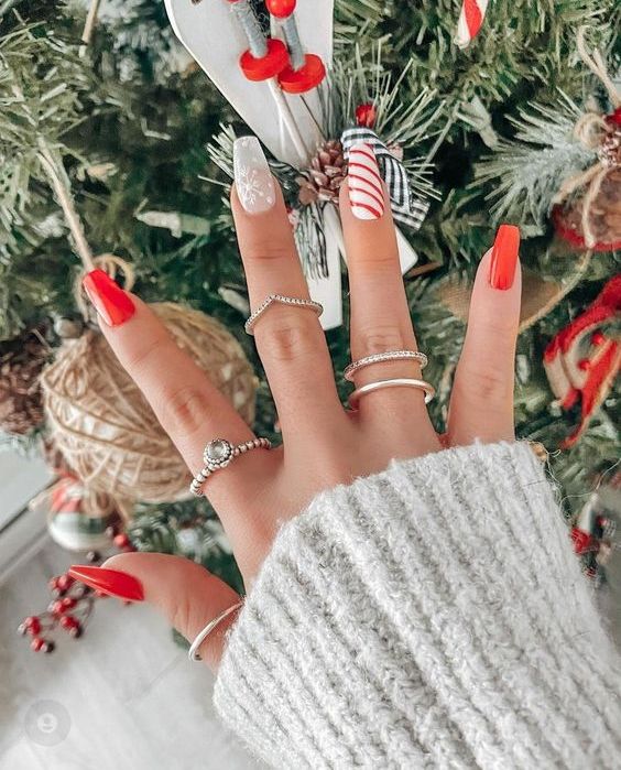 a red Christmas manicure with a snowflake and stripe nail is a classic idea for Christmas