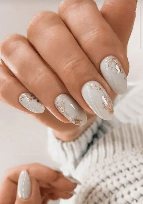 a stylish and timeless grey and gold foil nail design will match many NYE party looks and styles