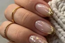 almond nails with shiny gold tips and an accent nail done with gold foil are amazing for a glam girl, they add a touch of shine