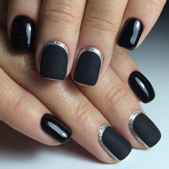matte and glossy black nails with silver moon framing are a grogeous and very sophisticated idea for NYE parties