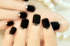 matte black nails with a gold strip for a bold and elegant look at NYE parties, this contrasting idea will be amazing