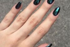 metallic hunter green nails are extra bold and chic and bring much color to your Christmas party look