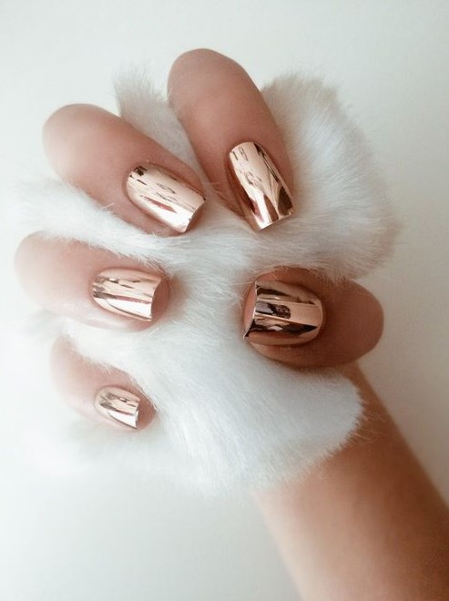stylish copper nails fit any NYE party outfit adding a soft glow and a warm color touch to the look