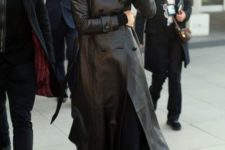 a black leather fitting midi trench by Kendall Jenner is a chic and super trendy idea to rock