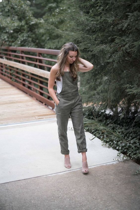 a summer look with a white sleeveless top, nude shoes and an olvie green dungaree is effortless and chic