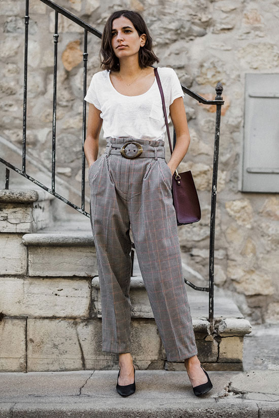a white tee, oversized paperbag waist pants, black shoes and a purple bag for summer
