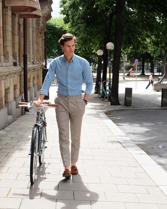 a simple look with a light blue shirt, grey pants and brown suede moccasins for summer