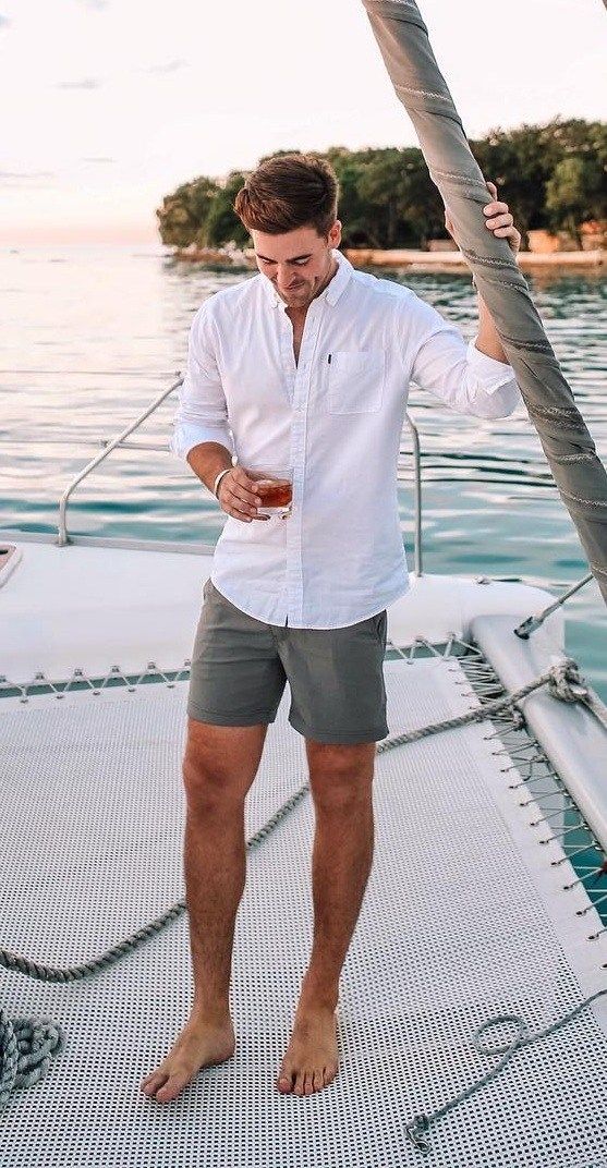 a white shirt, green shorts are all you need to relax during the holiday and look stylish