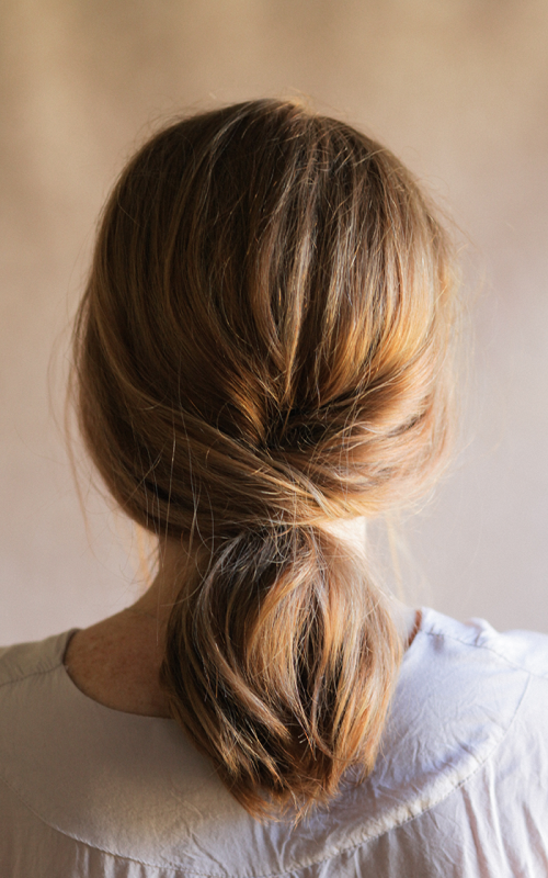 5 Minute DIY Low Pony Hairdo For The Upcoming Holidays