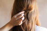 5-minute-diy-low-pony-hairdo-for-the-upcoming-holidays-2