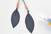 Awesome DIY Leather Feather Lariat Necklace11