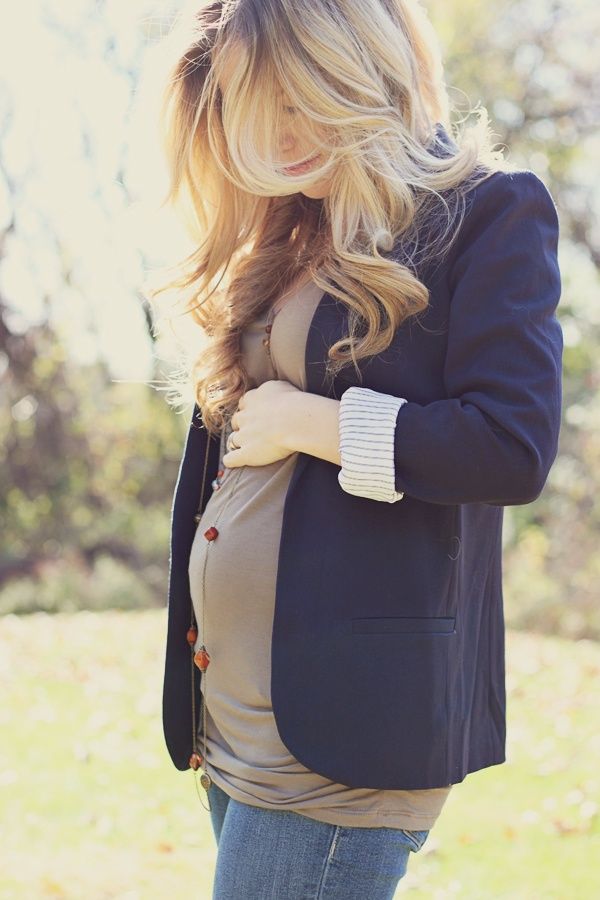 Picture Of elegant and comfy maternity outfits for work  4