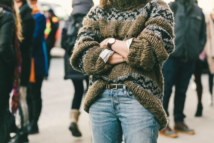 How To Tuck In Oversized Sweaters: 18 Perfectly Stylish Looks