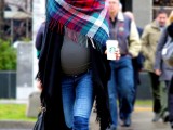 maternity-winter-outfits-to-enjoy-the-season-15