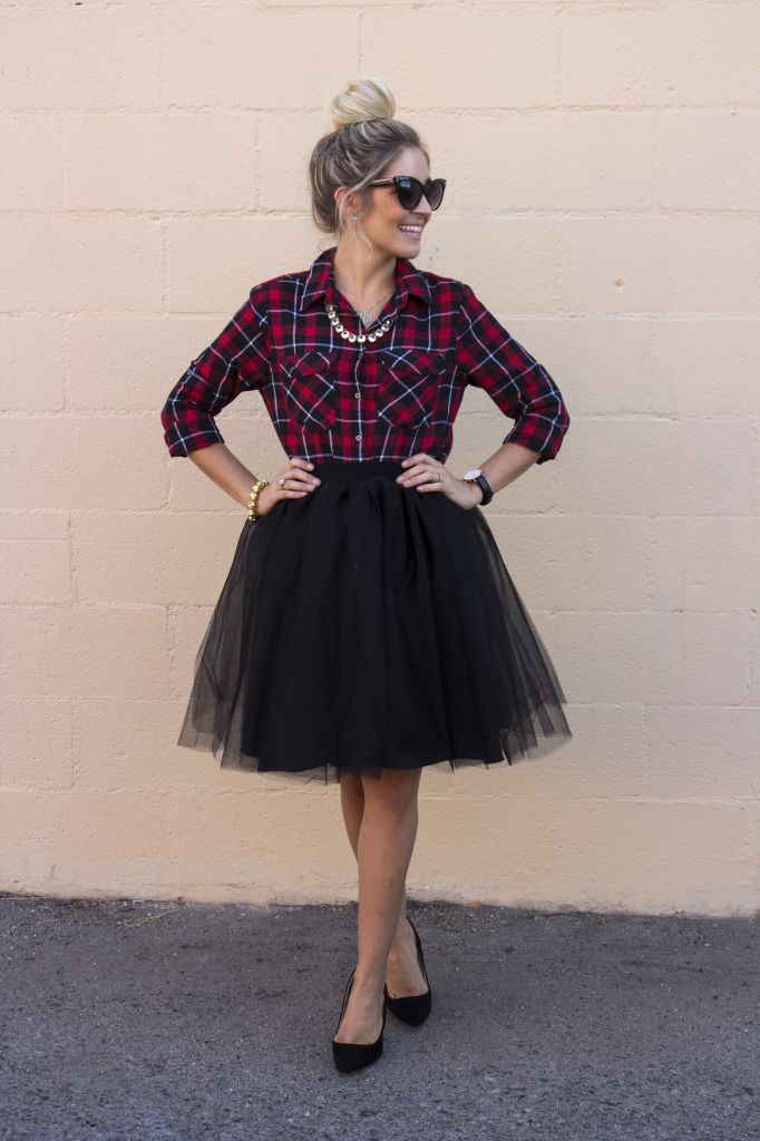 Carrie Bradshaw look with a red plaid shirt, a black tutu skirt, black shoes and a chain necklace for Christmas
