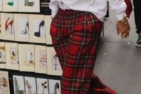 16 Awesome Checked Trousers Outfits For Ladies 11