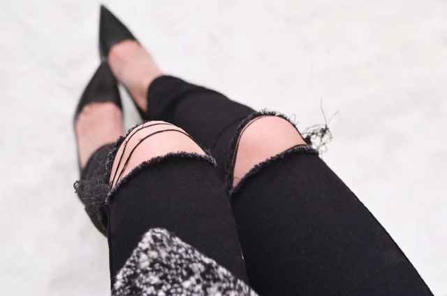 Easy-To-Make DIY Ripped Jeans From Skinnies