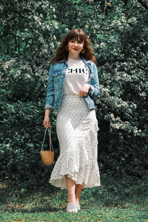 a spring to summer look with a printed tee, a polka dot ruffle midi, white shoes, a basket bag and a denim jacket