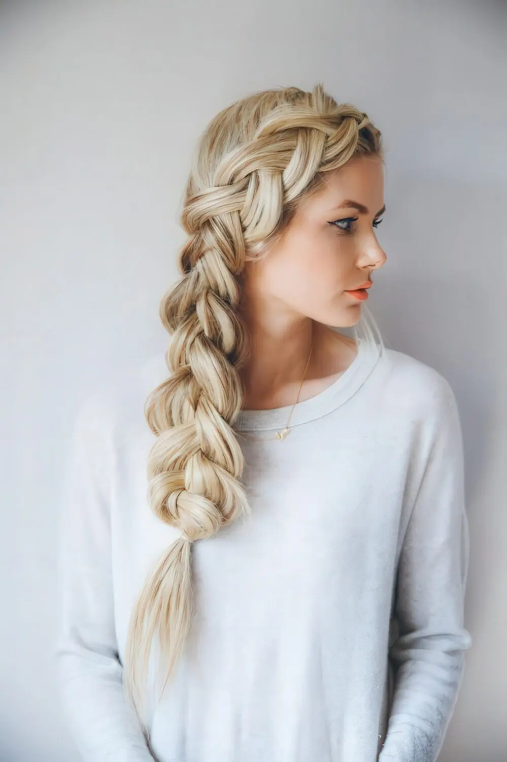 10 First Date Hairstyles and Hair Dos