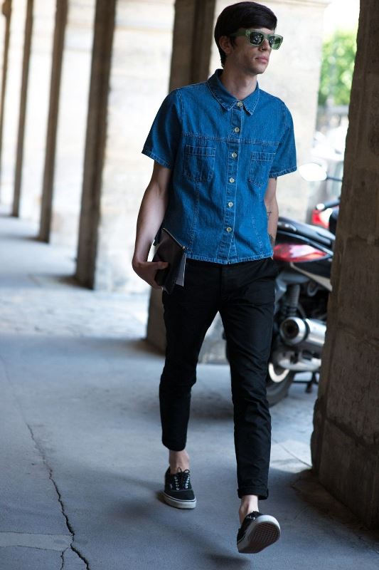 a denim cropped short sleeve shirt, black pants and black sneakers for a trendy summer look