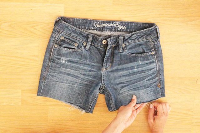 Picture Of Comfy DIY Distressed Jean Shorts For Summer 5