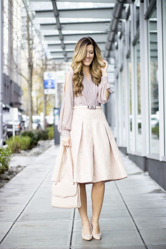 Chic And Girlish Rose Quartz Outfits For Spring