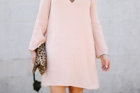 chic-and-girlish-rose-quartz-outfits-for-spring-27