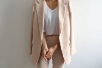 chic-neutral-work-outfits-to-recreate-right-now-2