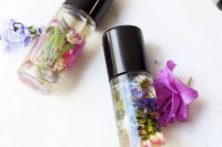 diy-perfume-roll-on-with-wildflowers-inside-2