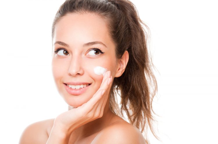 moisturize your face with an oil-free remedy