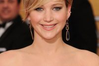 Jennifer Lawrence’s Pixie Cut With A Long Fringe