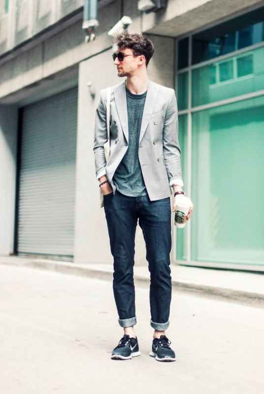 Skinny Jeans With Sneakers, A Tee And A Stylish Blazer