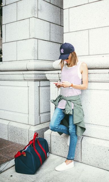 Travel look with baseball cap