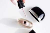 glam-diy-gatsby-inspired-rose-gold-dotted-nail-design-2