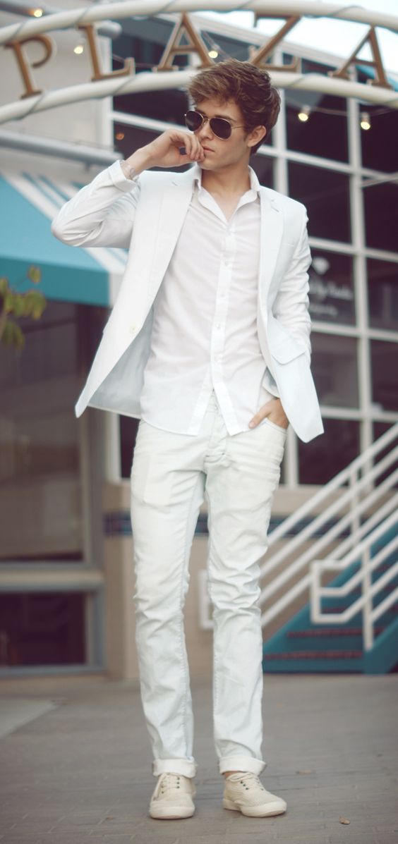03 white jeans, a white shirt and a white jacket