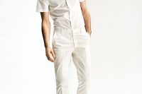 05 a white short-sleeved shirt and trousers with sneakers