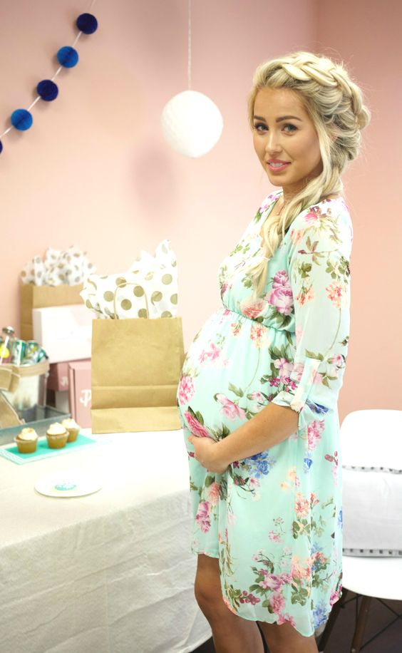 28 Adorable Baby Shower Outfits For MomsToBe  Styleoholic