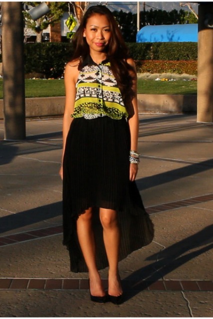 Look with black high low skirt and printed blouse